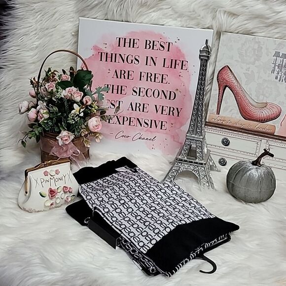 1516  bebe Logo  Scarf & Hat- beanie Set  2 pc  NWT - Picture 4 of 4